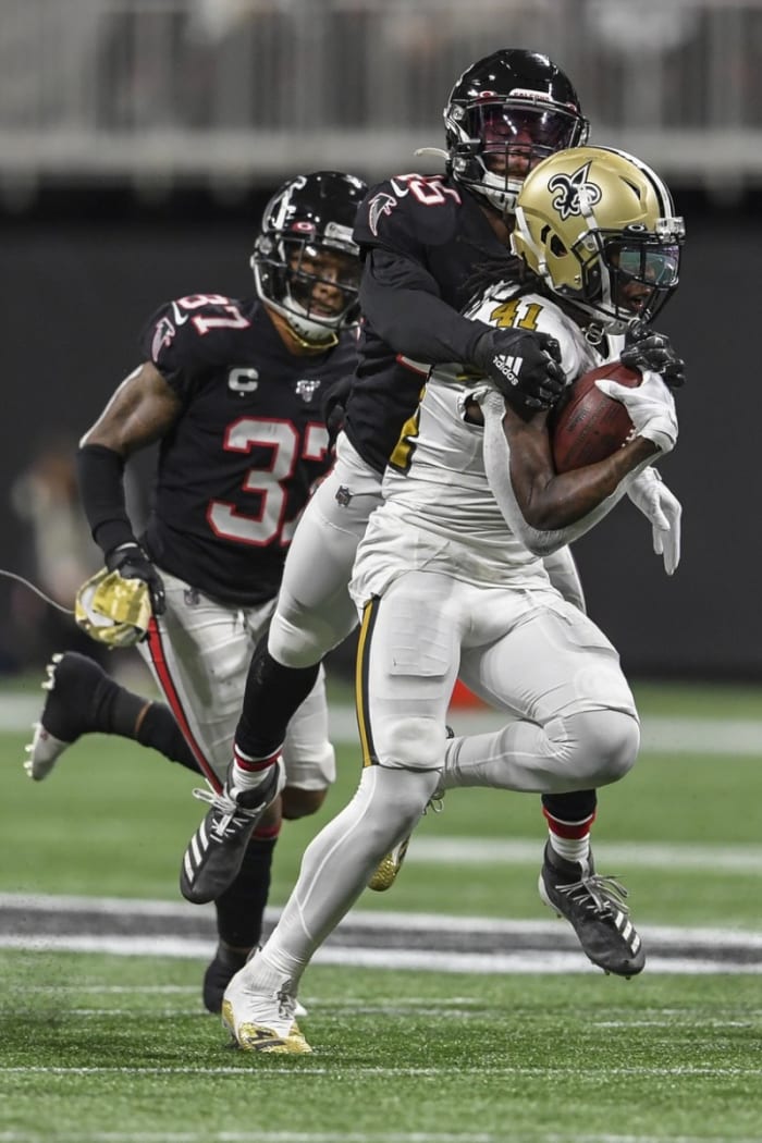 Saints running back Alvin Kamara (41) is tackled from behind by Atlanta Falcons linebacker Deion Jones (45). Mandatory Credit: Dale Zanine-USA TODAY